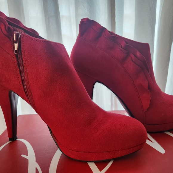 Red Priscilla Bootie - 7.5 - Picture 4 of 4